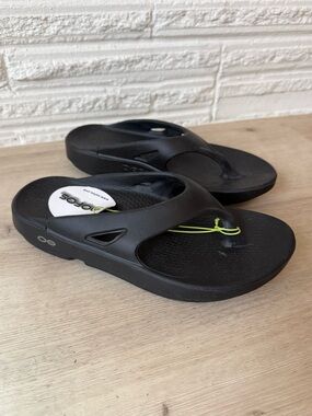 Oofos original recover sandal thong flip-flop lightweight black unisex NWT 7
